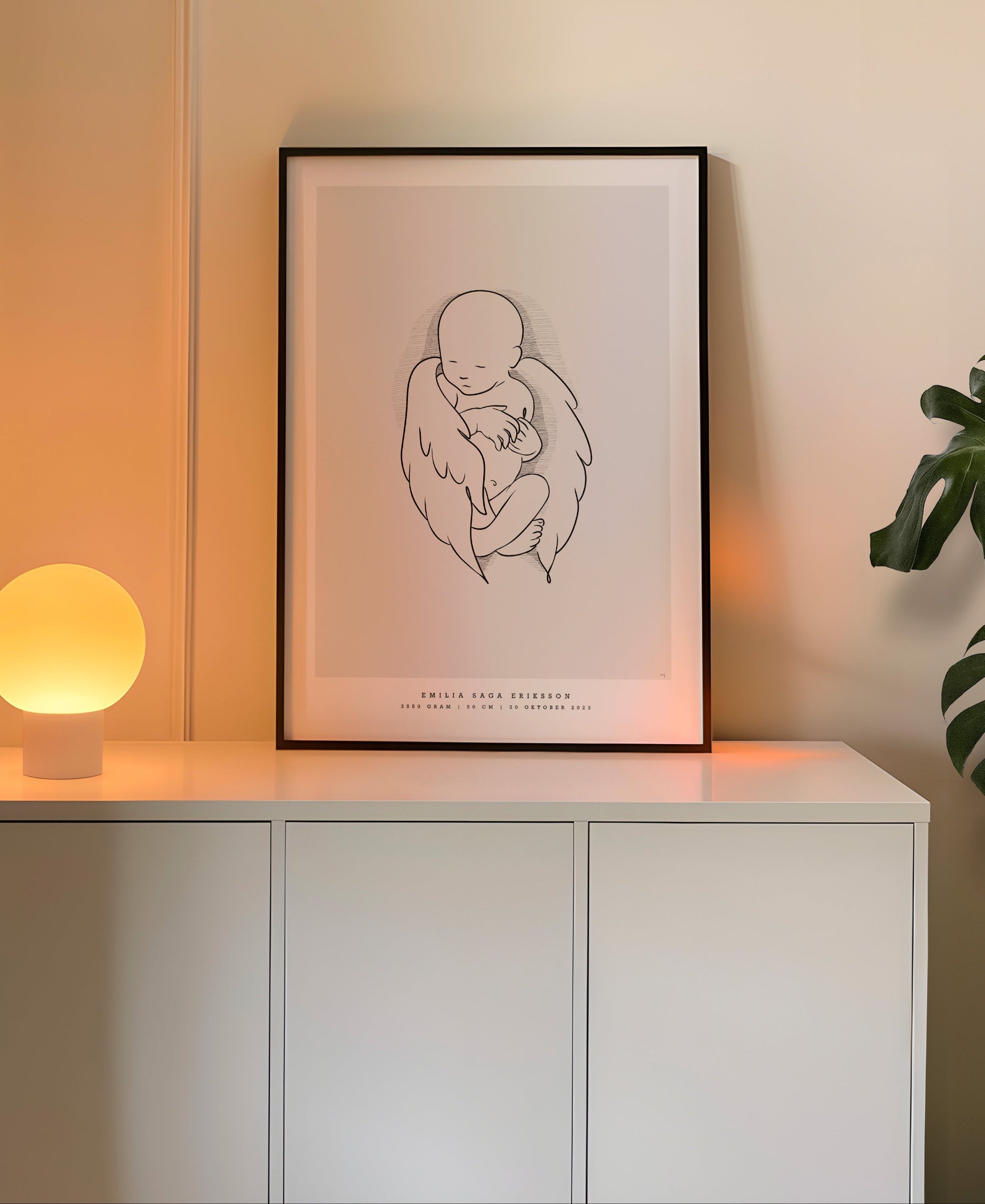 En födelsetavla med en ängel, designad för stillborn-barn. Birth poster featuring an angel, designed for stillborn babies.