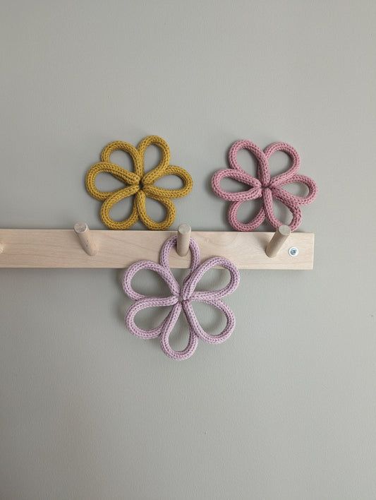 Knitted flowers